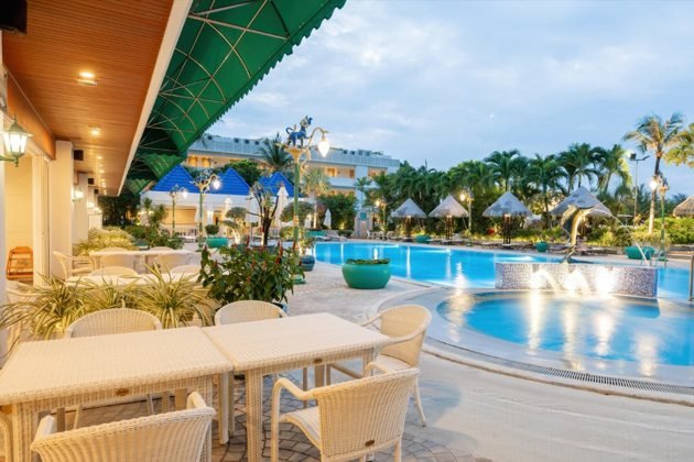 Piscine de l'Andaman Beach Suites Hotel