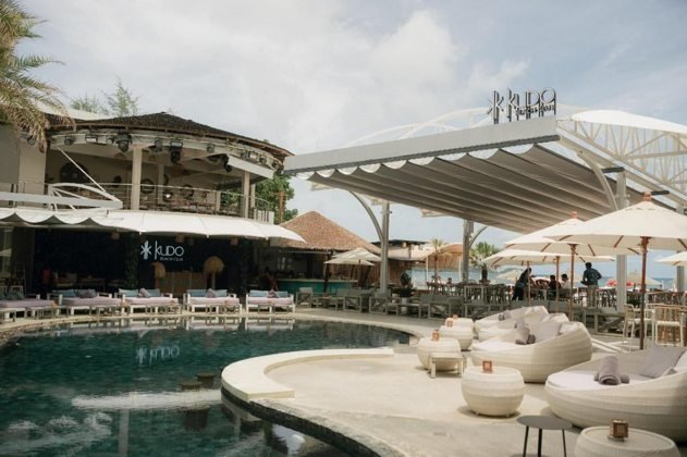 Piscine extérieure du Kudo Hotel & Beach Club réservé aux adultes