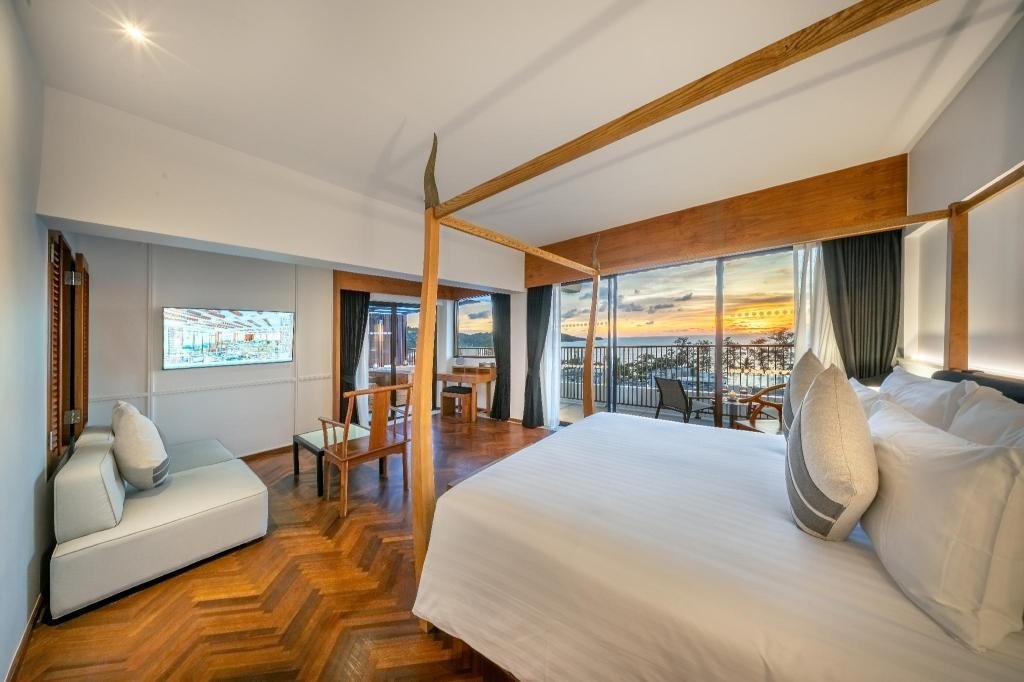 Chambre Deluxe Corner King au Patong Beach Hotel by See2Sea