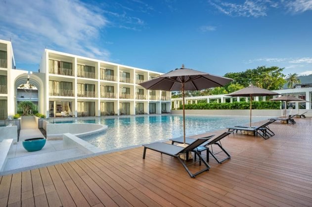 Piscine du Patong Beach Hotel by See2Sea