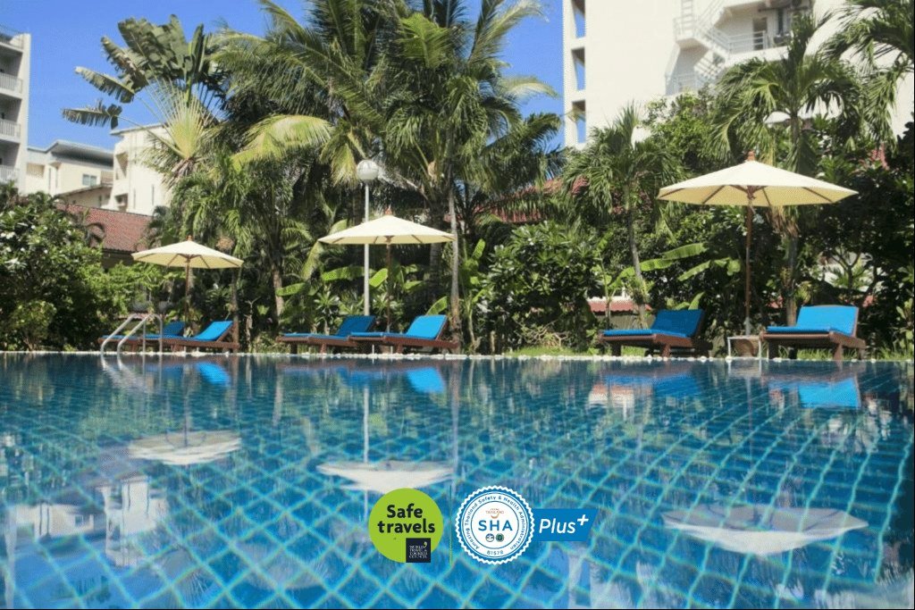 Piscine extérieure du Patong Palace Hotel
