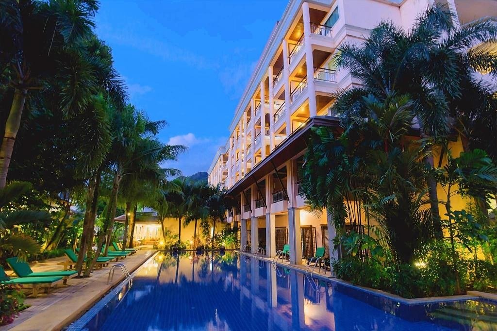 Piscine — Thanthip Beach Resort Patong